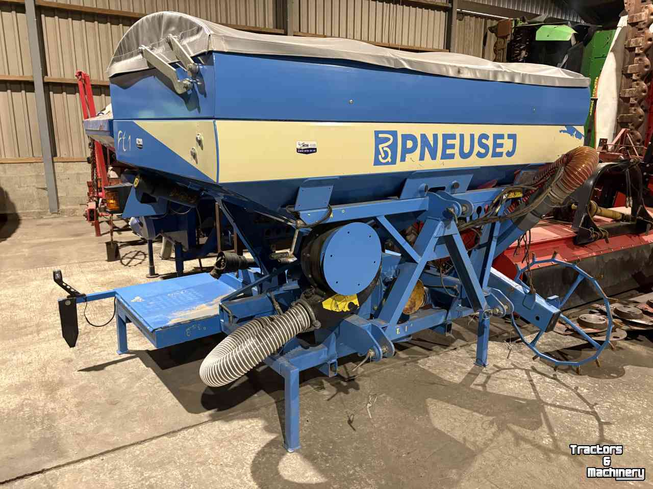 Semoir Pneusej  FT1 front zaaitank met gewicht
