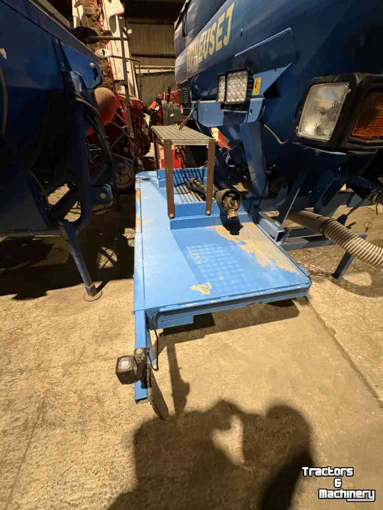 Semoir Pneusej  FT1 front zaaitank met gewicht