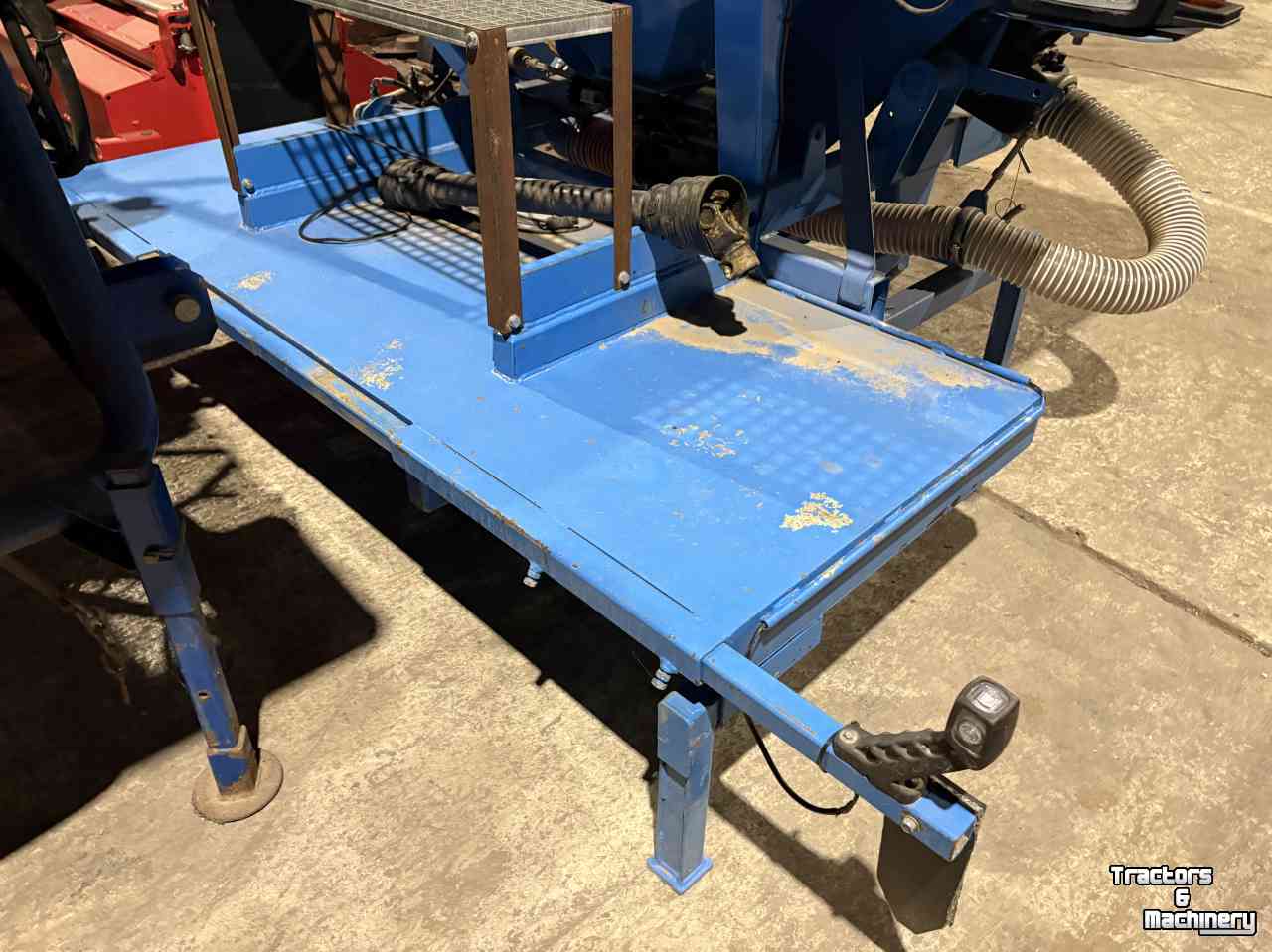 Semoir Pneusej  FT1 front zaaitank met gewicht