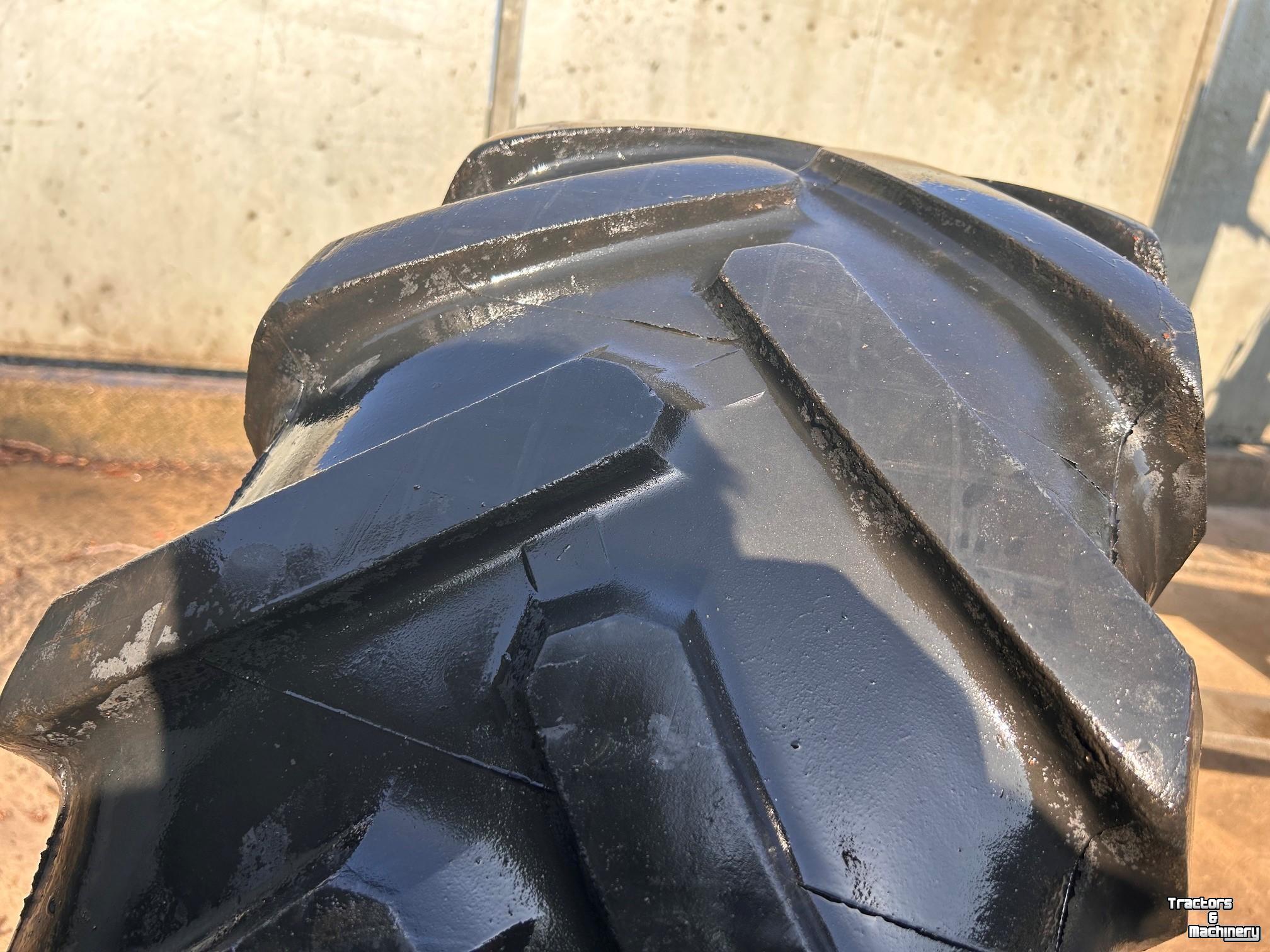 Roues, Pneus, Jantes, Barillets Jumelage Michelin 405/70R20 op velg