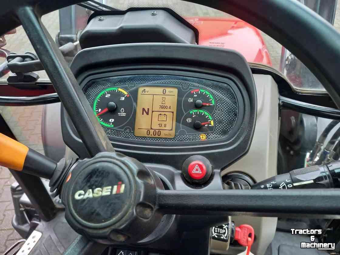 Tracteurs Case-IH Farmall 105U + frontlader