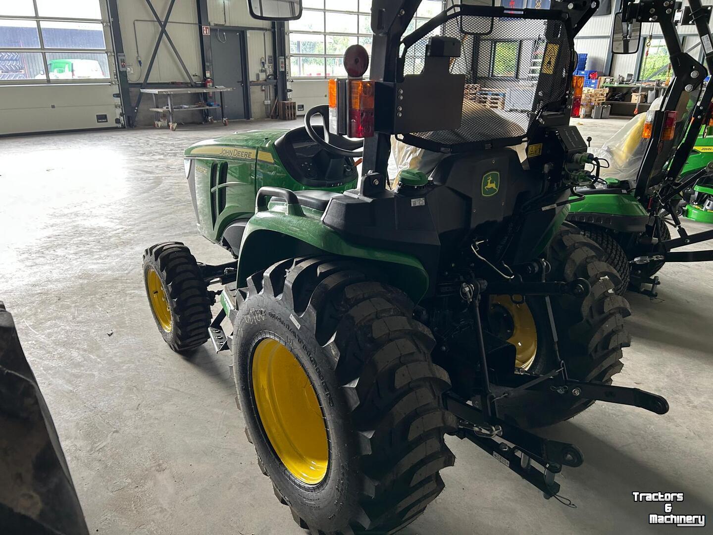 Tracteur pour vignes et vergers John Deere 3025E