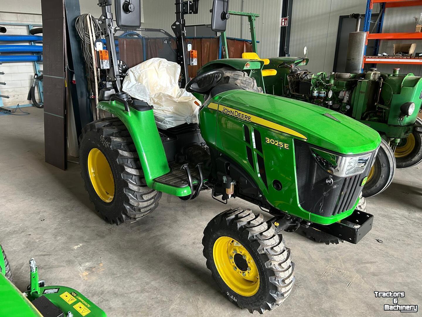 Tracteur pour vignes et vergers John Deere 3025E