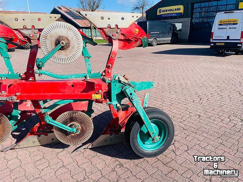 Charrues Kverneland LB 100-300 4-schaar wentelploeg