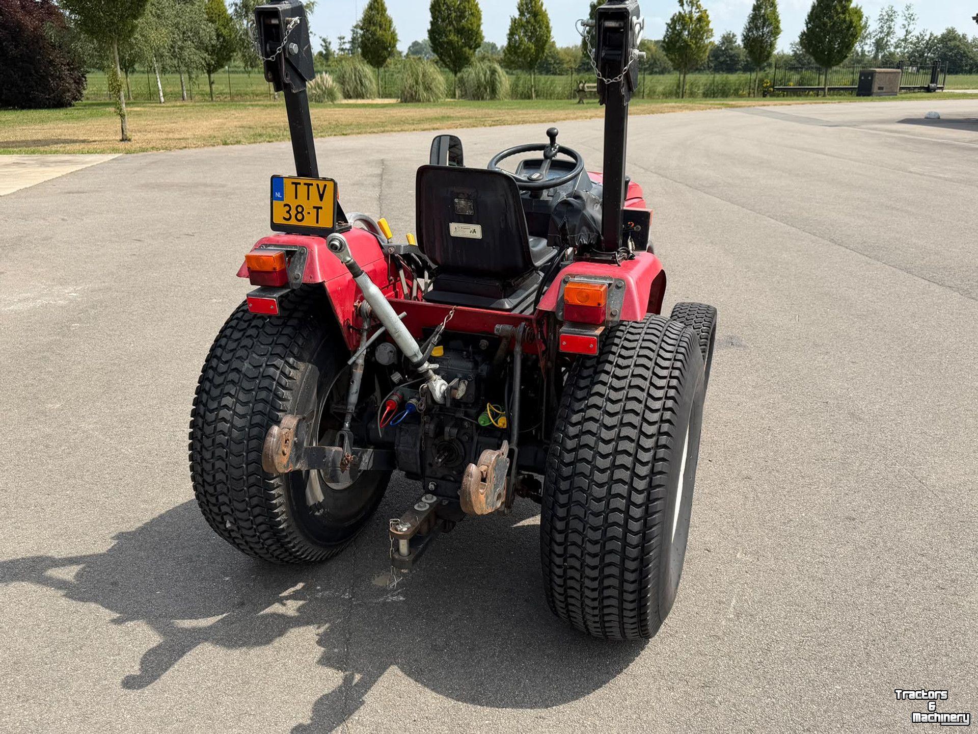 Tracteur pour vignes et vergers Shibaura ST333H Hydrostaat