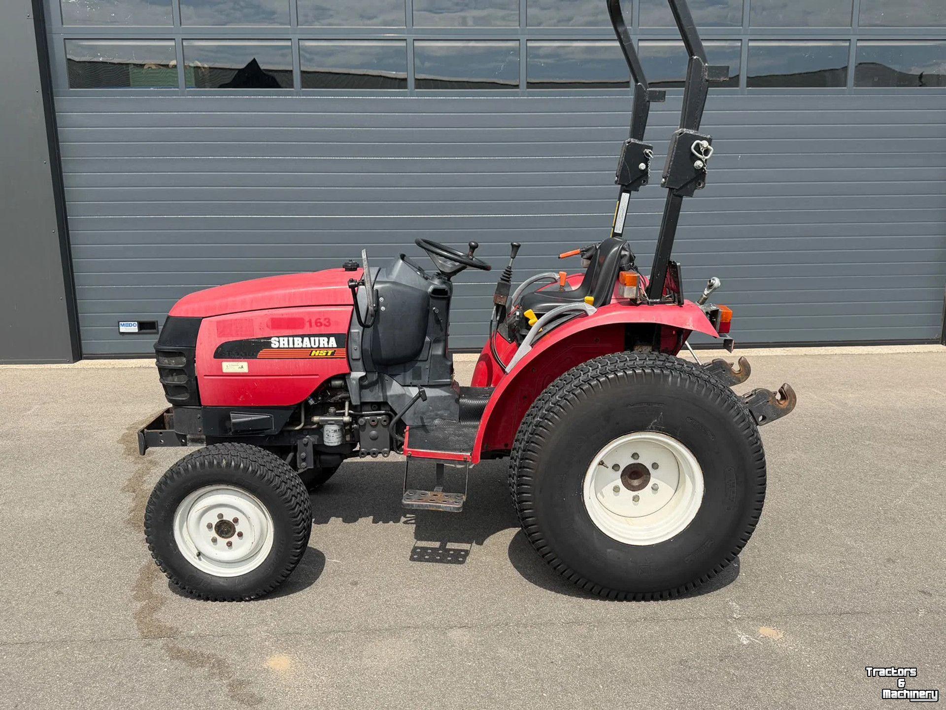 Tracteur pour vignes et vergers Shibaura ST333H Hydrostaat