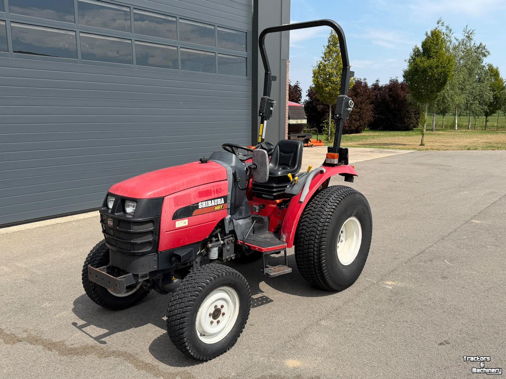 Tracteur pour vignes et vergers Shibaura ST333H Hydrostaat