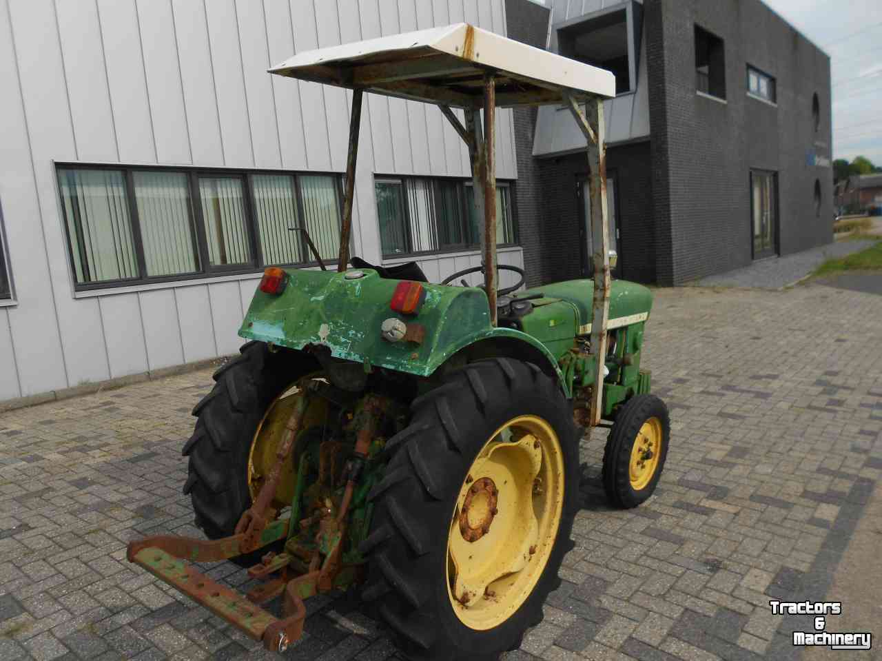 Tracteur pour vignes et vergers John Deere 1020 v