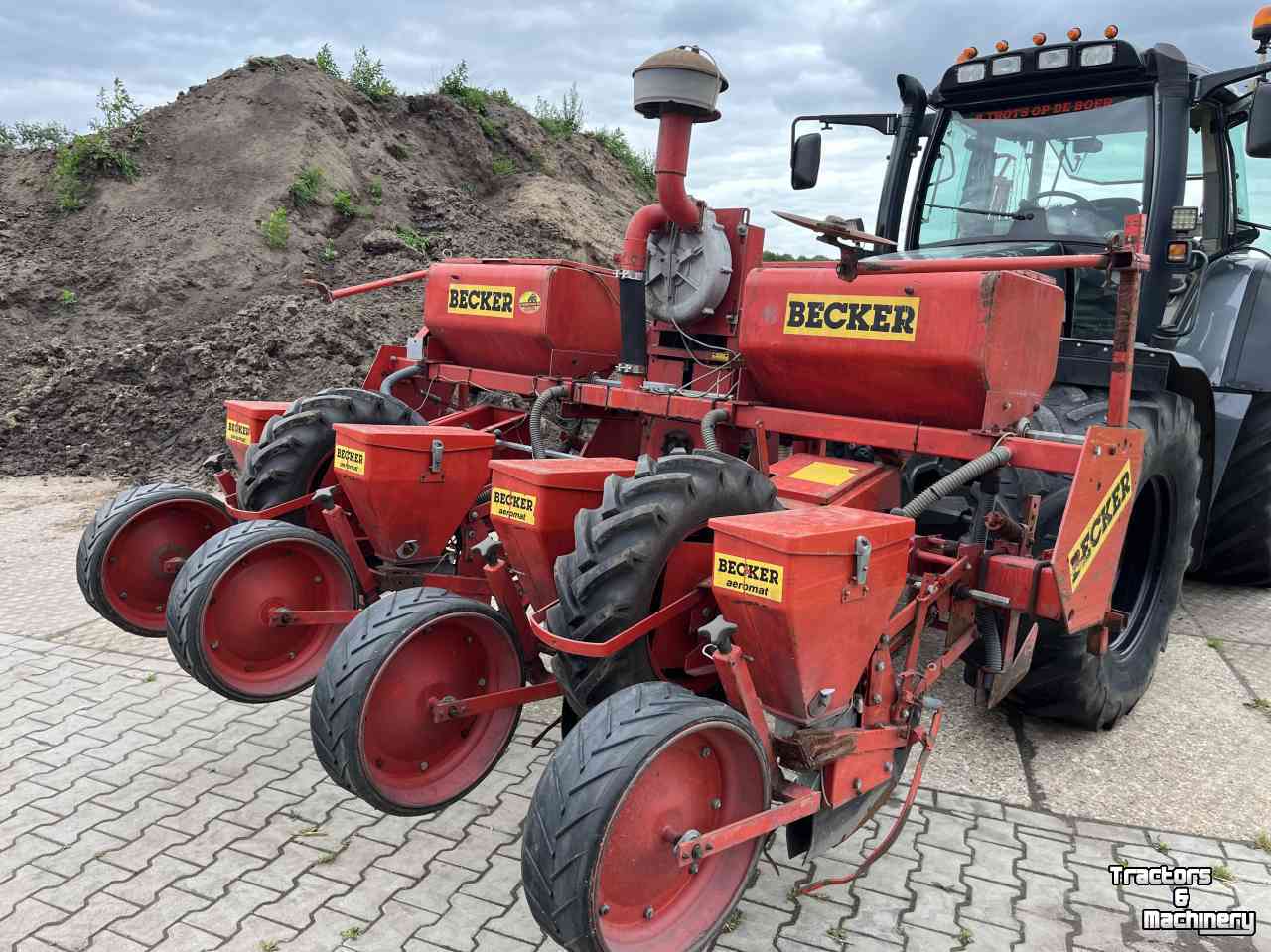 Semoir Becker 4 rijer maiszaaimachine