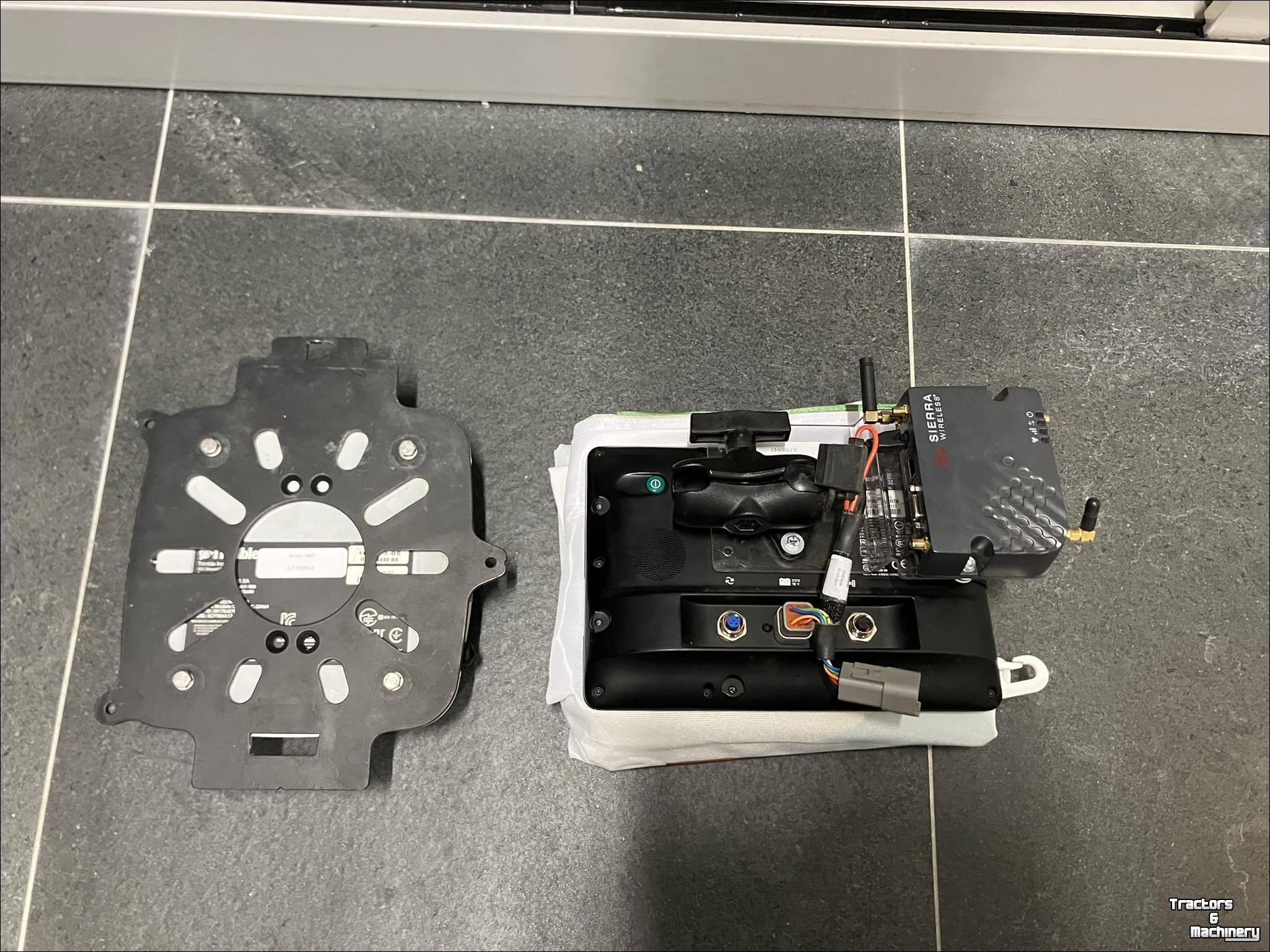 Systèmes et accessoires de GPS Trimble GFX 750 met NAV 900 RTK NET