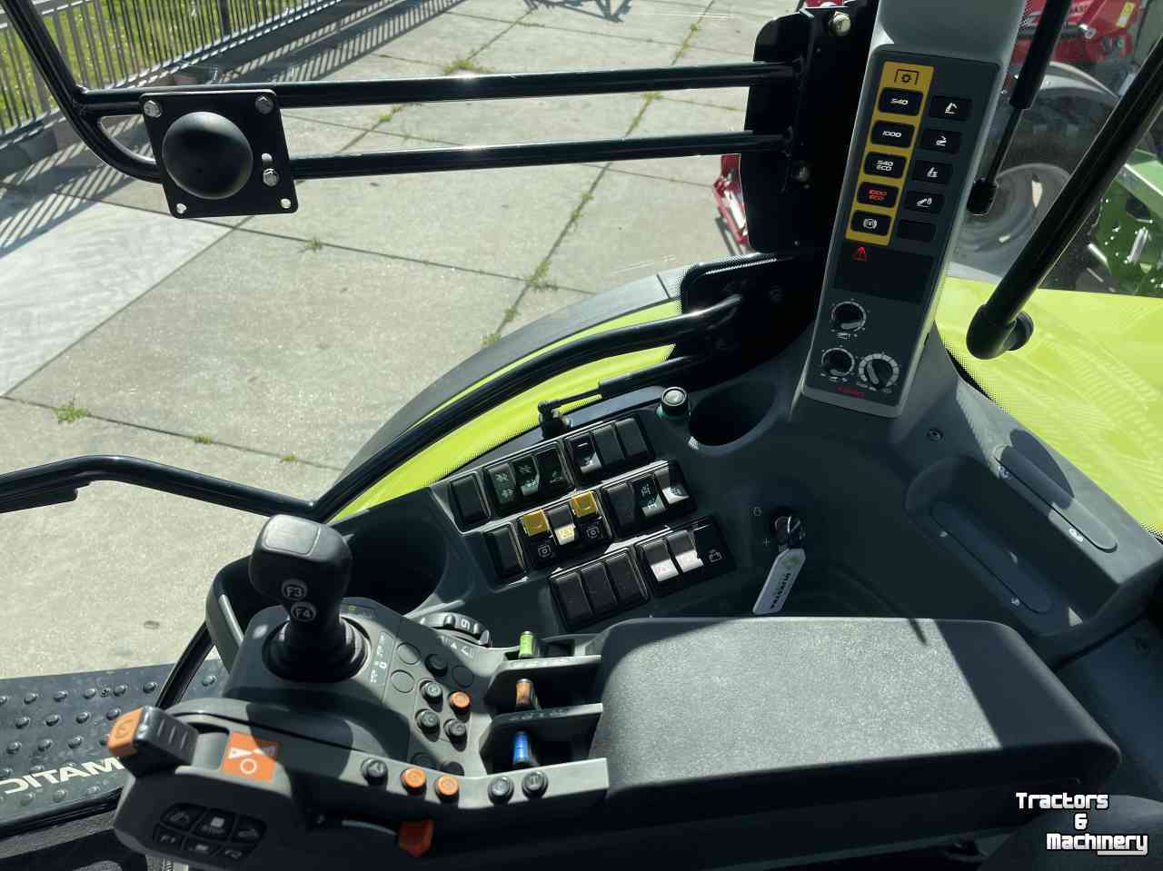 Tracteur Claas Arion 550 C-Matic