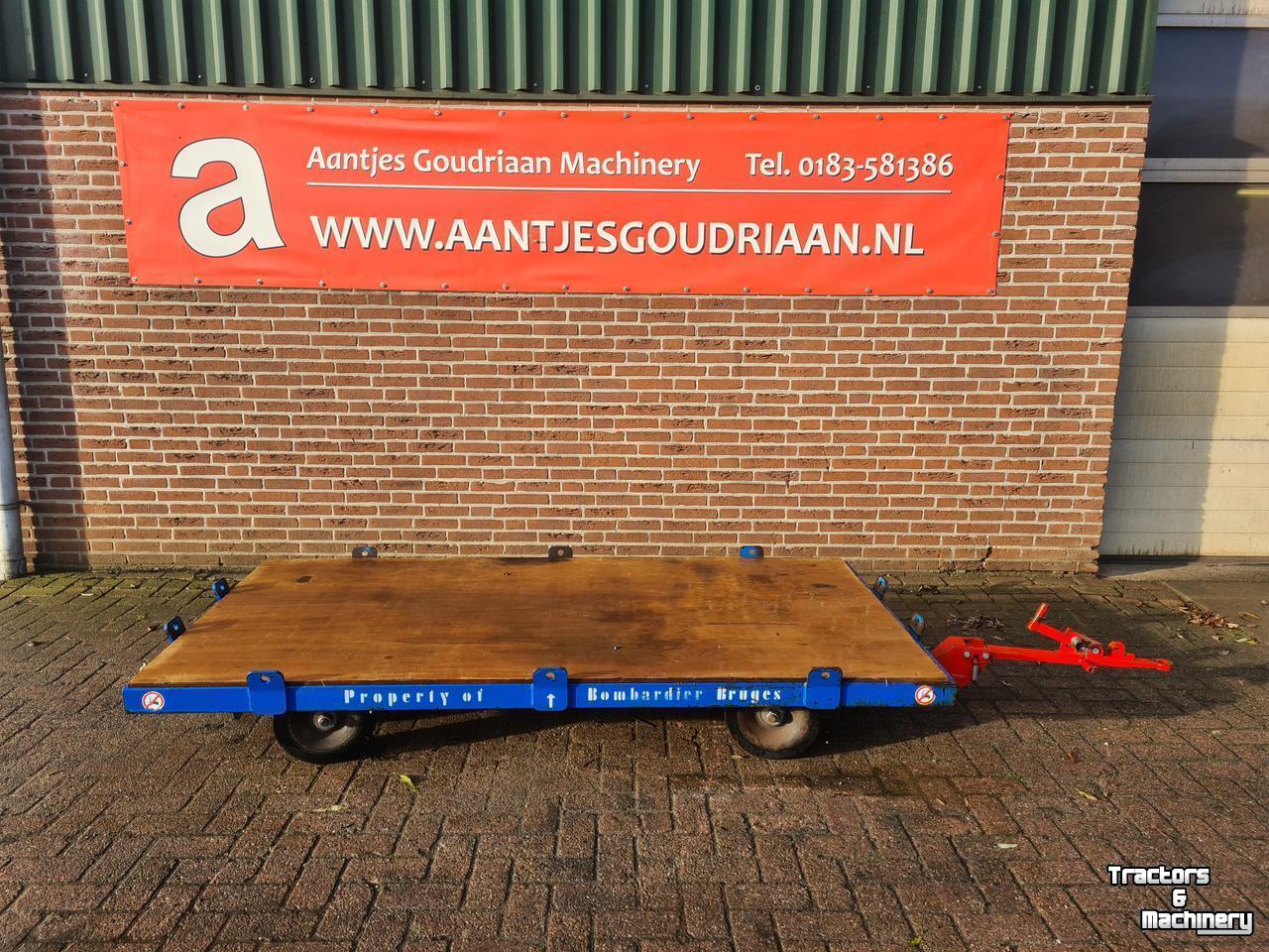 Semi-remorque surbaissé AGM Industriewagen