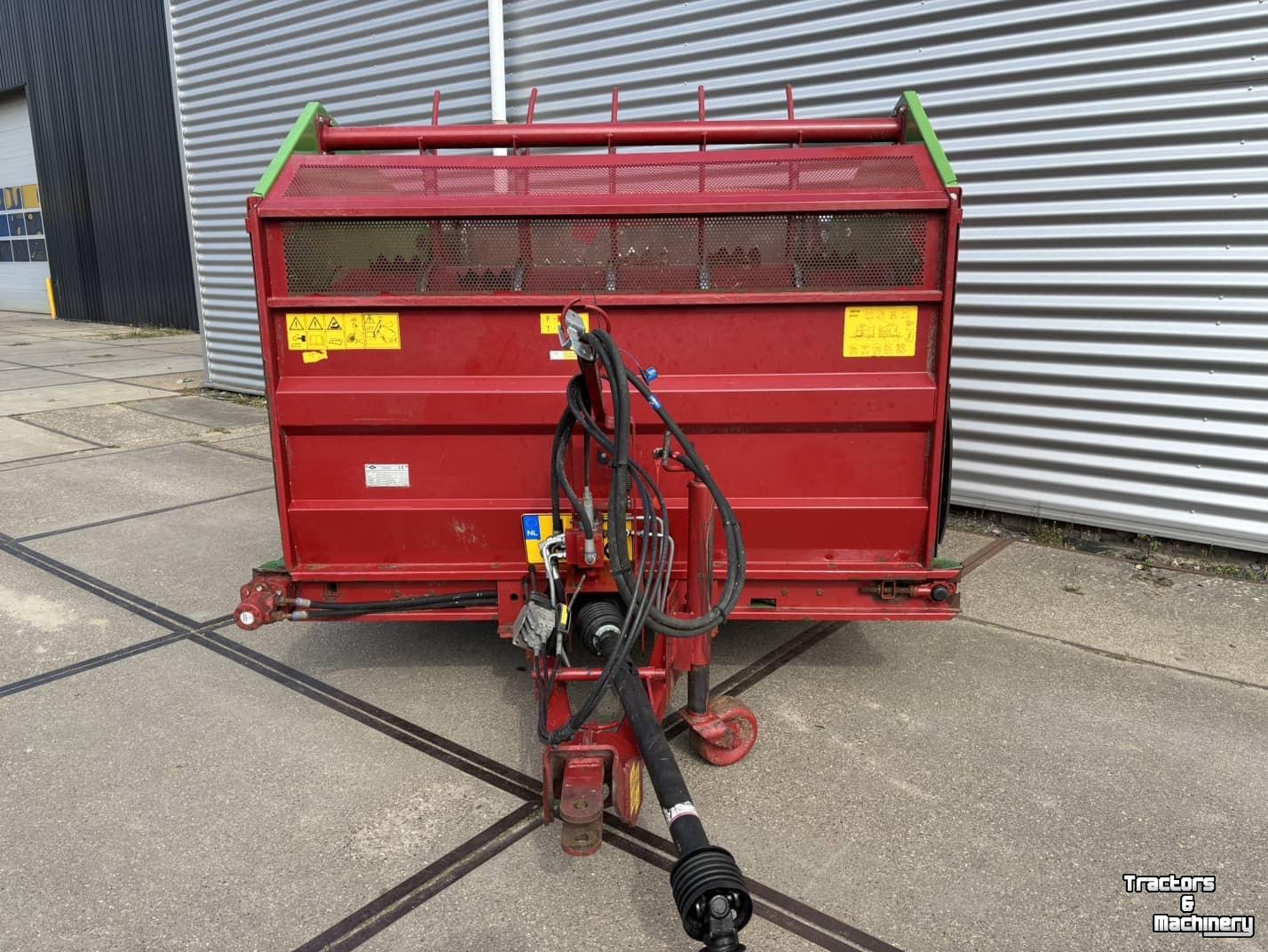 Distributeur de fourrage en bloc  Strautmann BVW Blokkenwagen