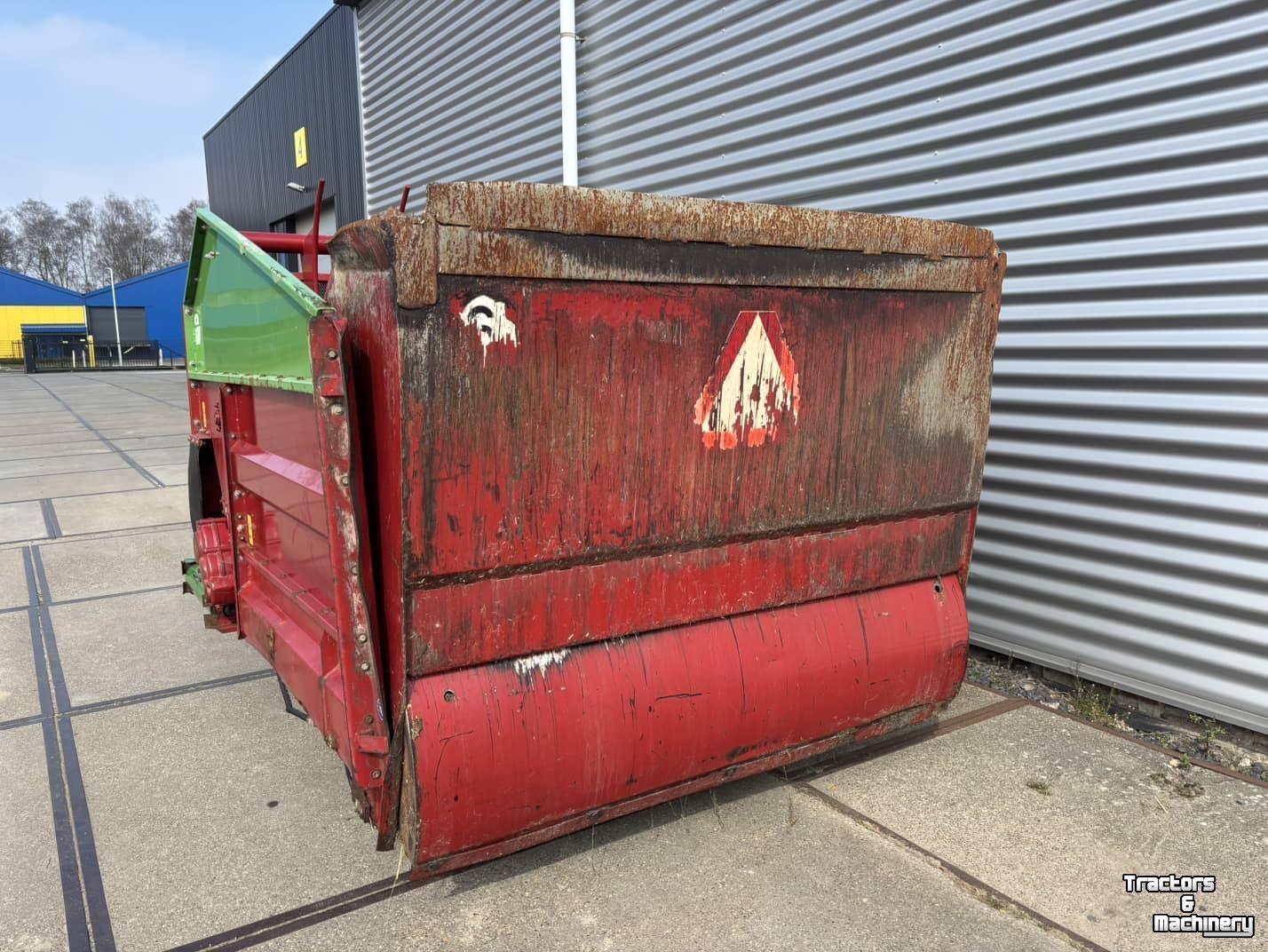 Distributeur de fourrage en bloc  Strautmann BVW Blokkenwagen