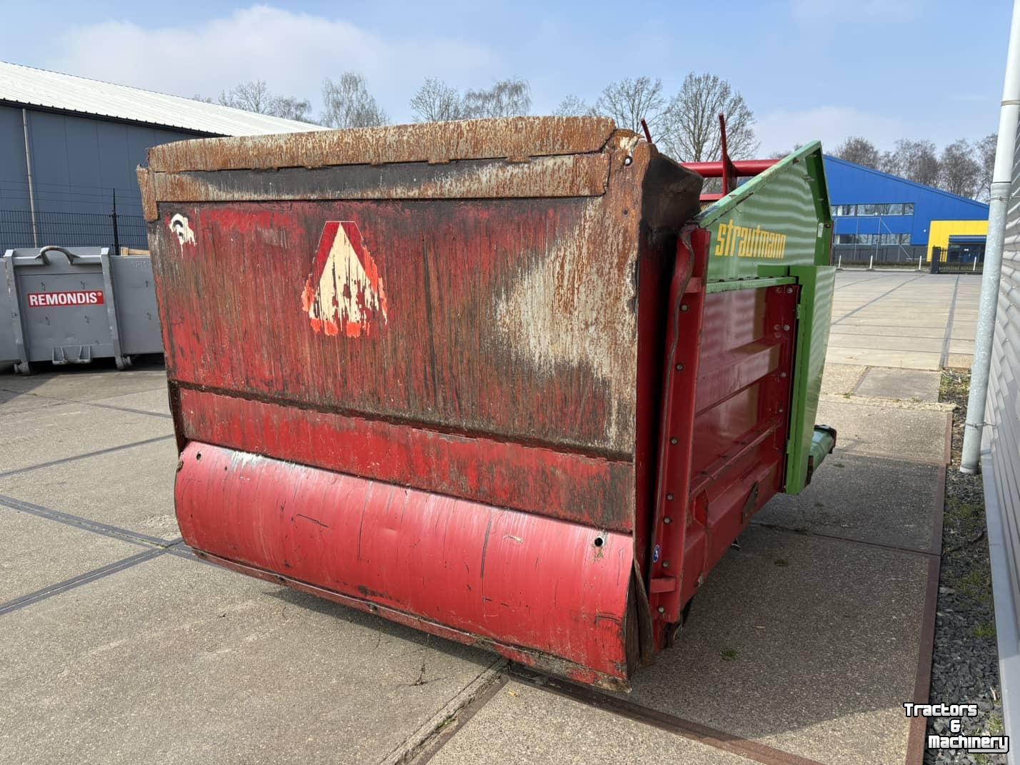 Distributeur de fourrage en bloc  Strautmann BVW Blokkenwagen