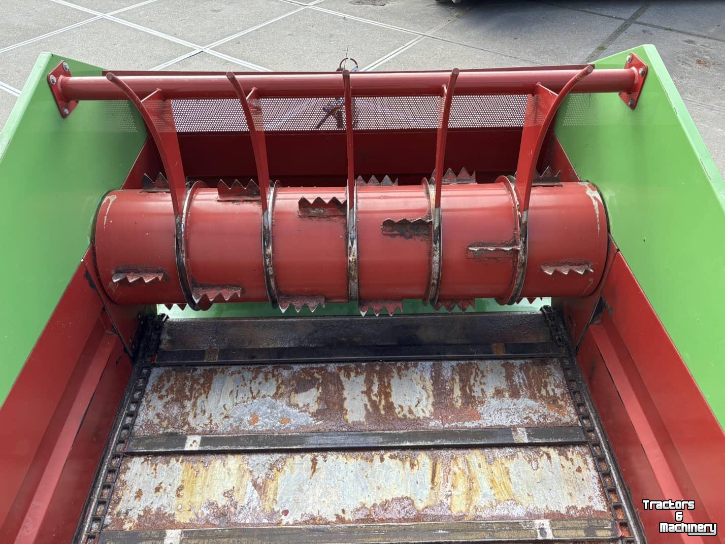 Distributeur de fourrage en bloc  Strautmann BVW Blokkenwagen