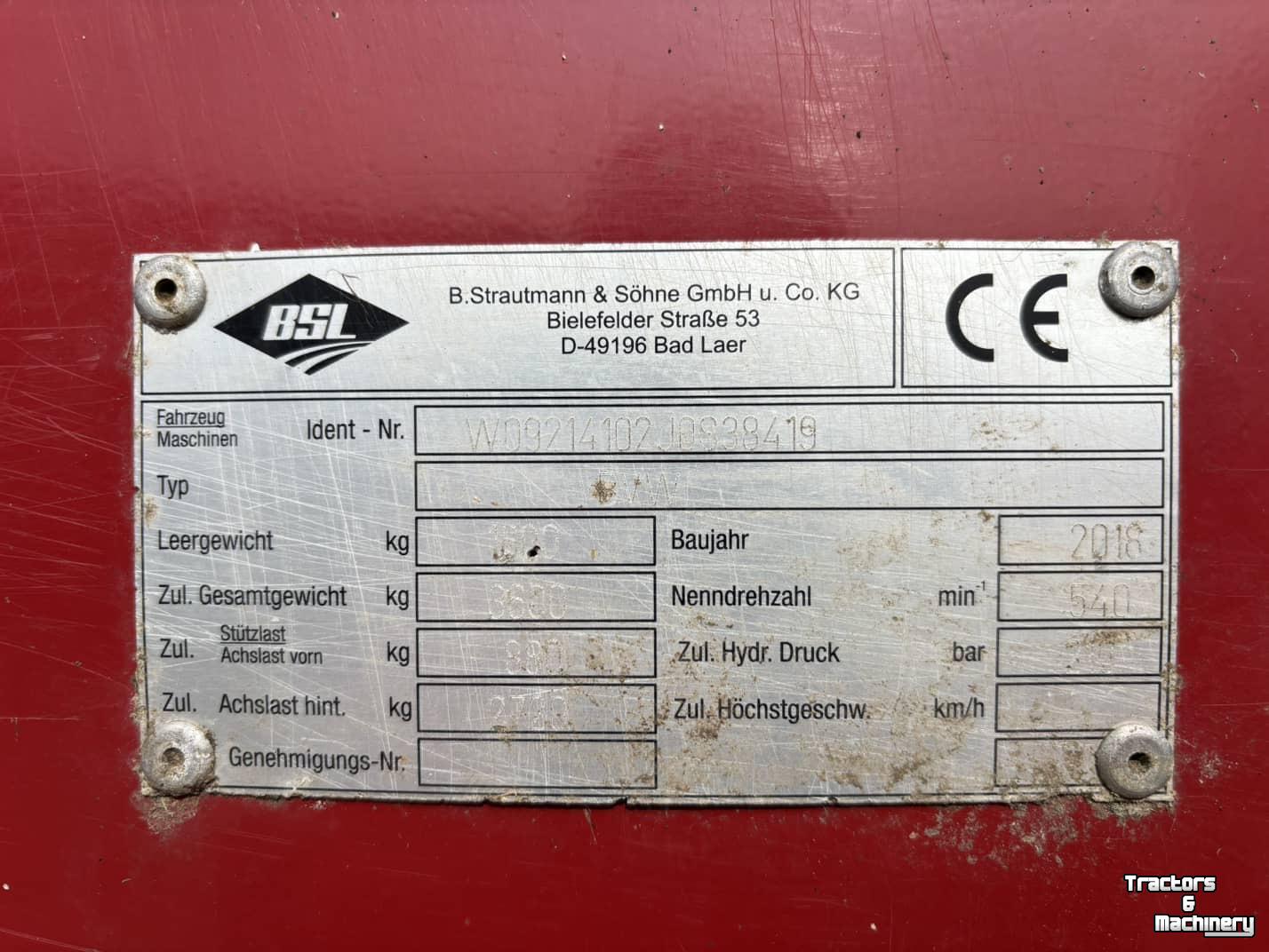 Distributeur de fourrage en bloc  Strautmann BVW Blokkenwagen