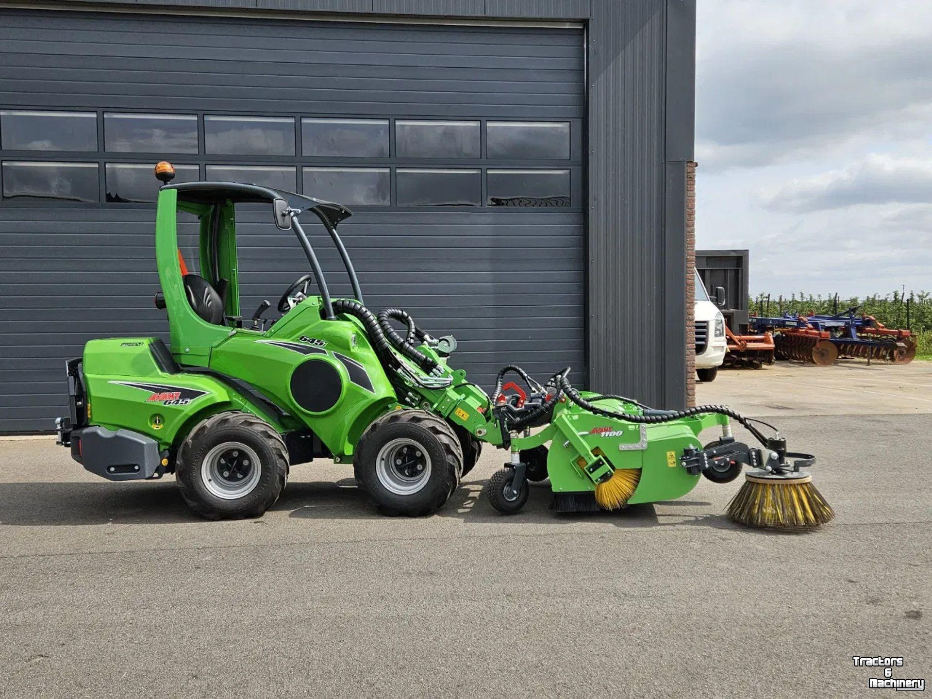 Chargeuse sur pneus Avant 645i Rental mini-shovel