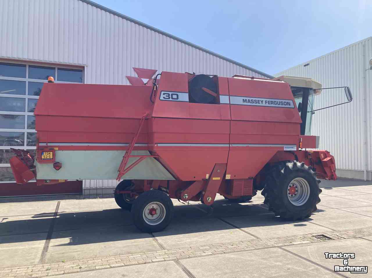 Moissonneuse batteuse Massey Ferguson 30 DV II