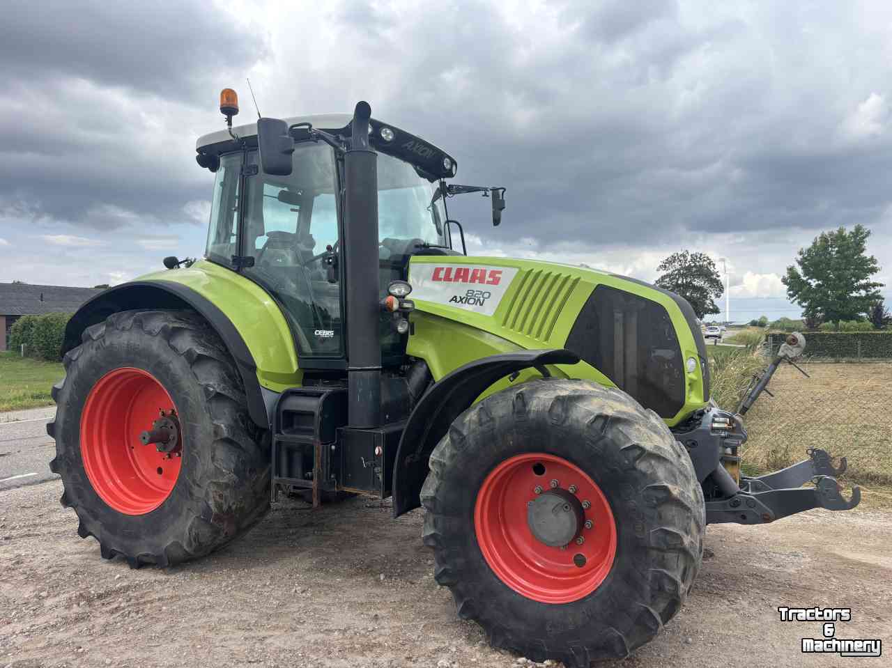 Tracteur  Claas 820 cvt axion