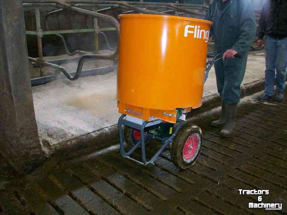 Épandeur de sciure pour des logettes Flingk SE 250