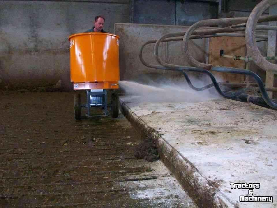 Épandeur de sciure pour des logettes Flingk SE 250