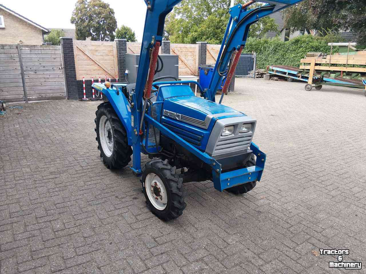 Tracteur pour horticulture Iseki Landleader 215 met voorlader en stuurbekrachtiging