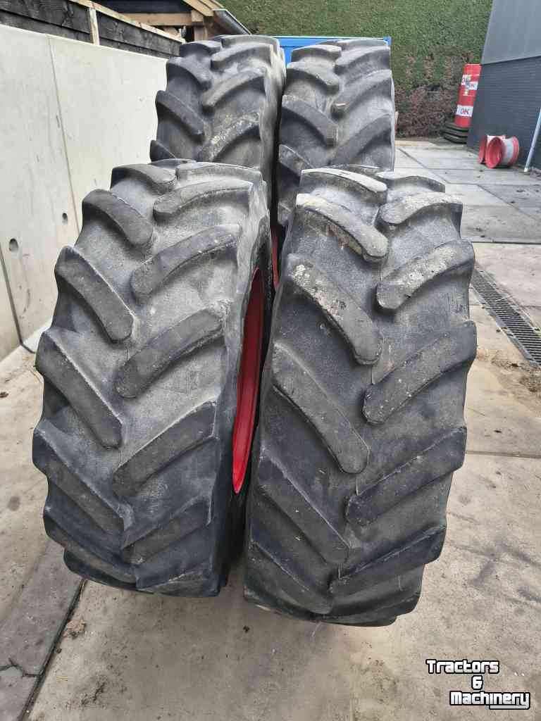 Roues, Pneus, Jantes, Barillets Jumelage Bridgestone 520/85R38 420/85R28