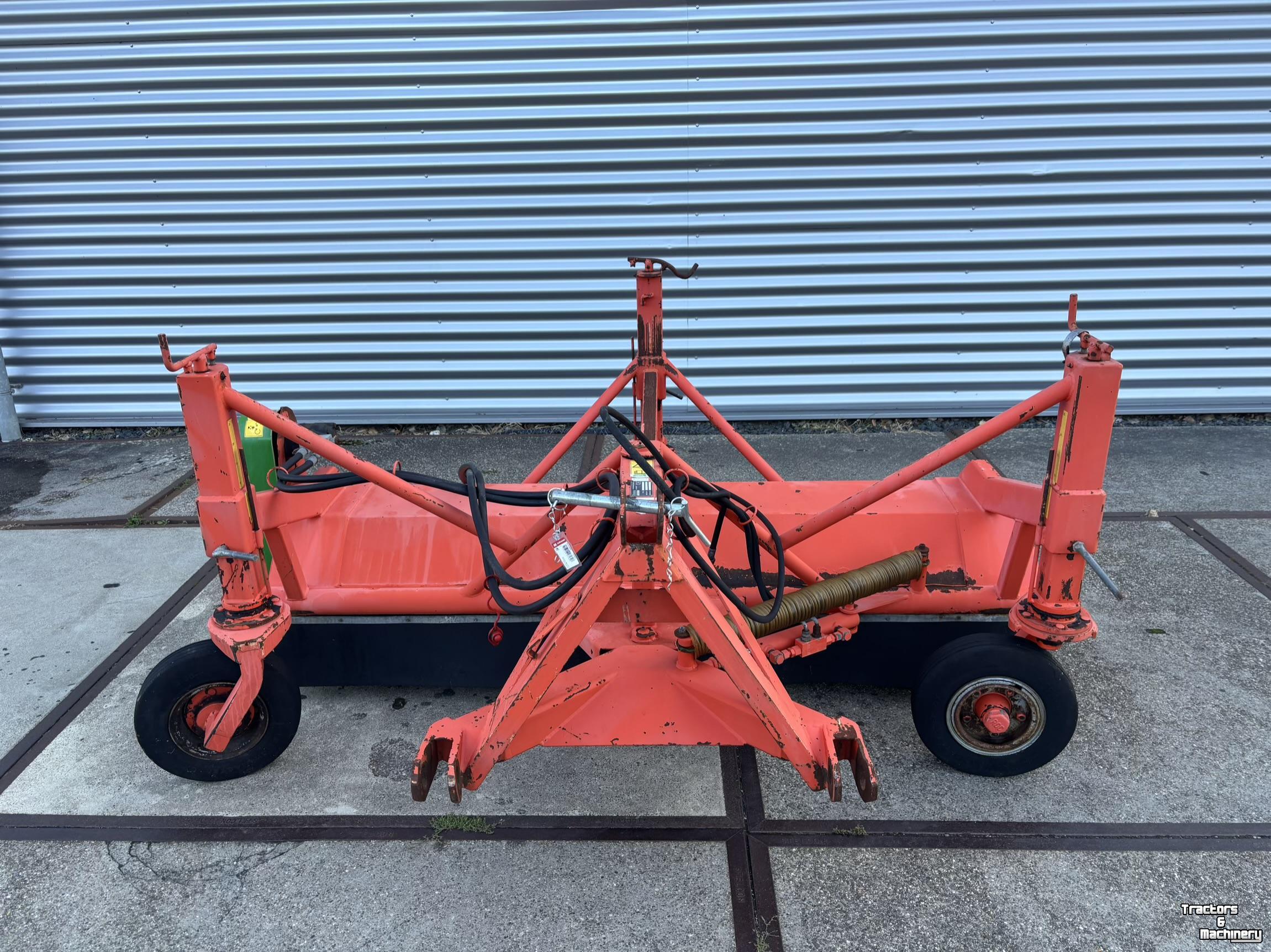 Balayeur Holaras H-220-HV