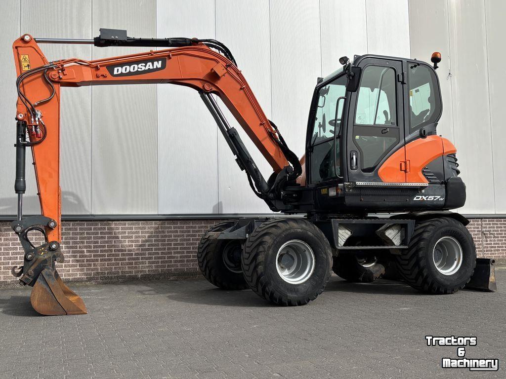 Pelles sur pneus Doosan DX57W-5
