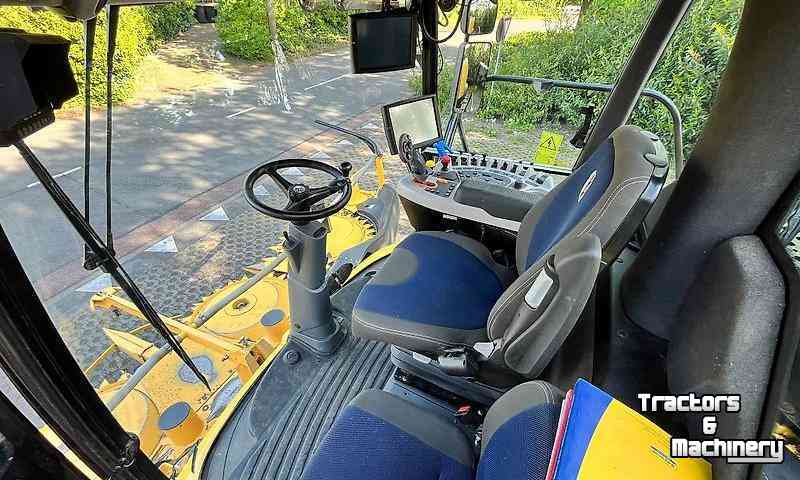 Ensileuse automotrice New Holland FR650