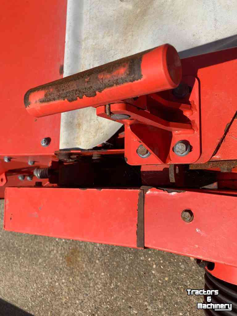 Faucheuse Kuhn FC 883 maaiset