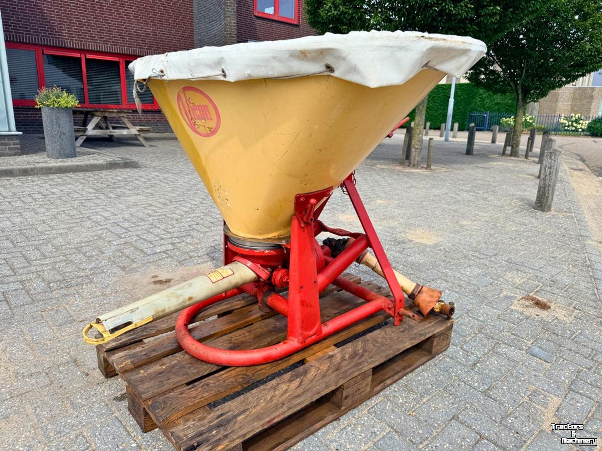 Distributeur d‘engrais Vicon PS603 Pendelstrooier