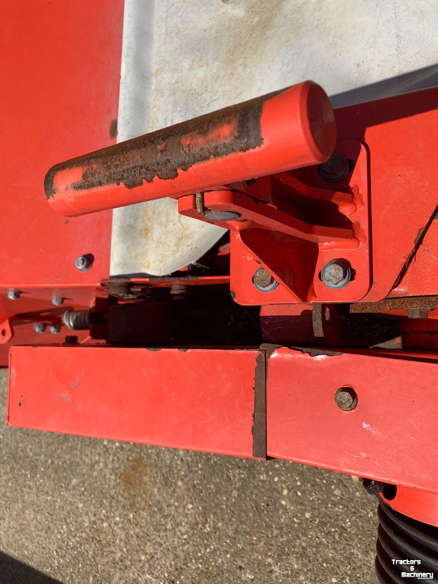 Faucheuse Kuhn FC 883 maaiset
