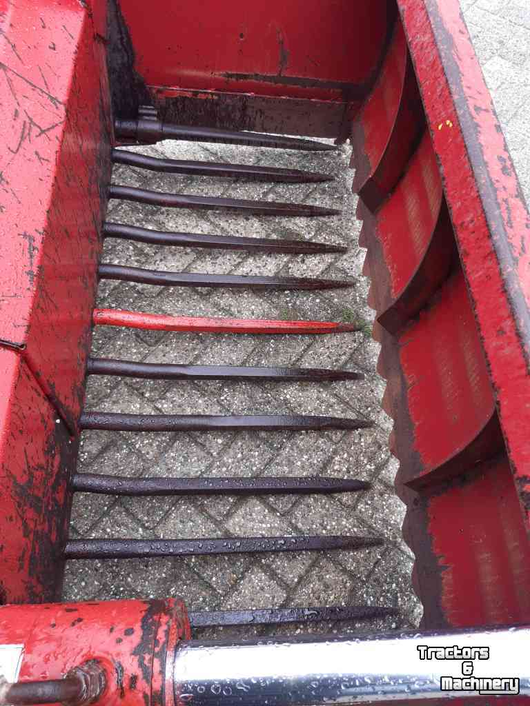 Coupe-blocs d'ensilage Strautmann 232