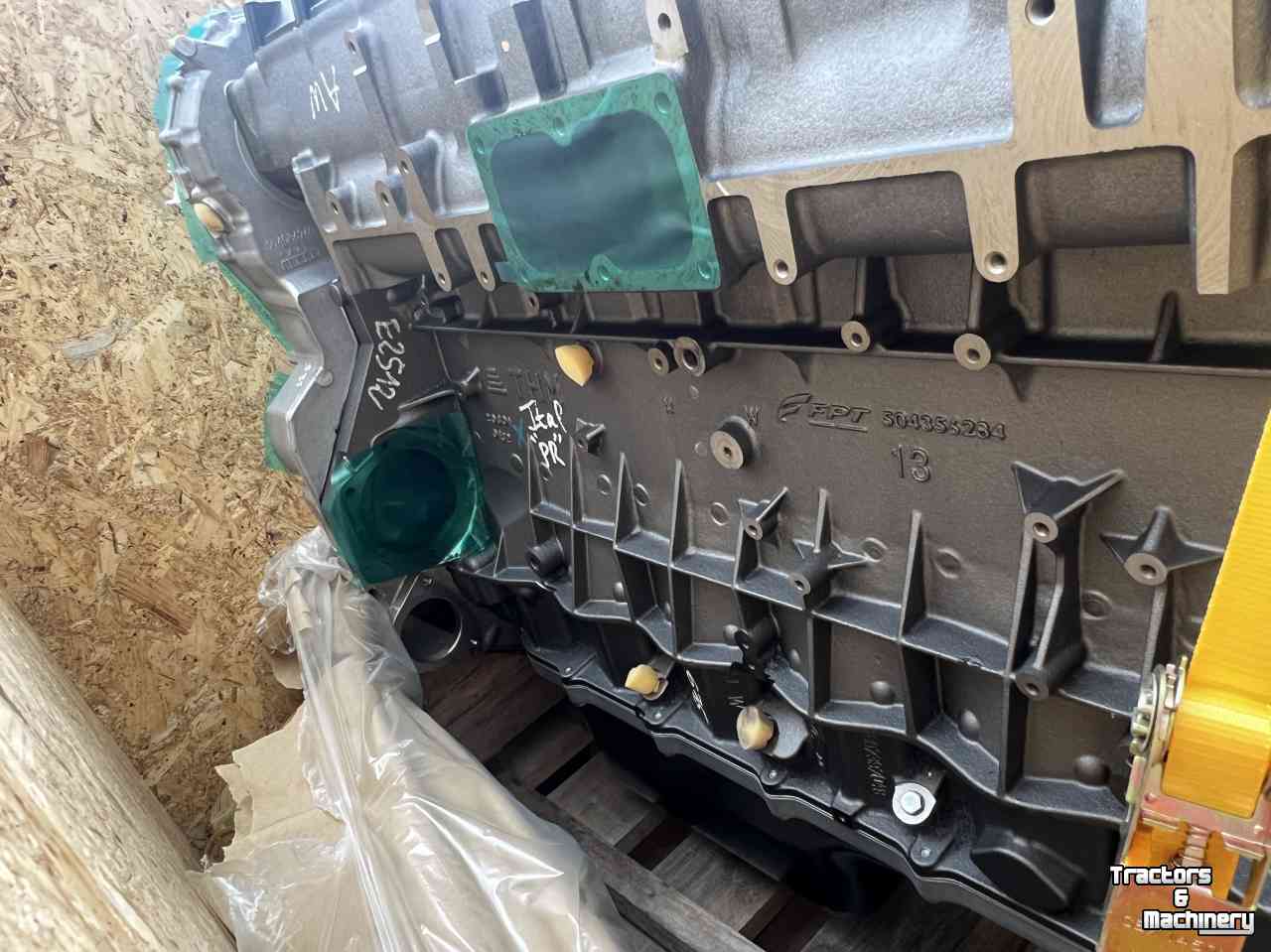 Moissonneuse batteuse Case-IH FPT Motor Long Block 6cil F3BFE613D Parts no:5802216957R