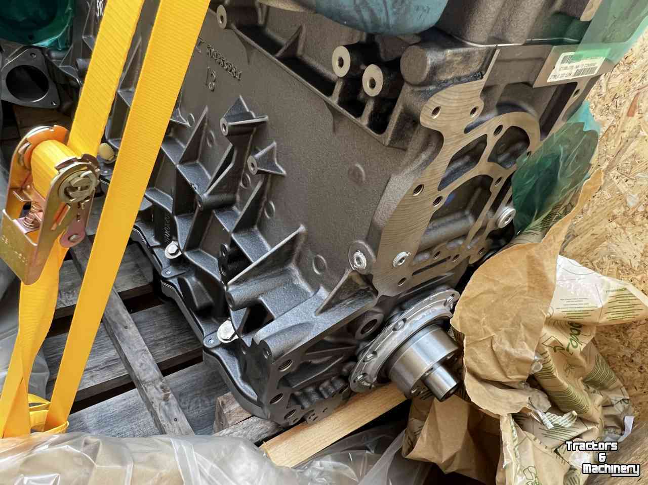 Moissonneuse batteuse Case-IH FPT Motor Long Block 6cil F3BFE613D Parts no:5802216957R