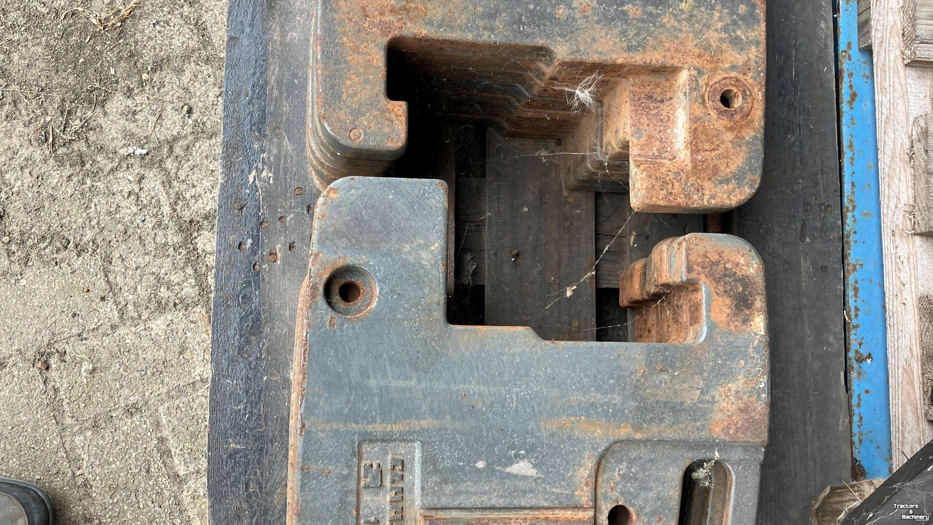 Pièces d‘occasion diverse Claas Frontgewichten / Middengewichten / Frontweights