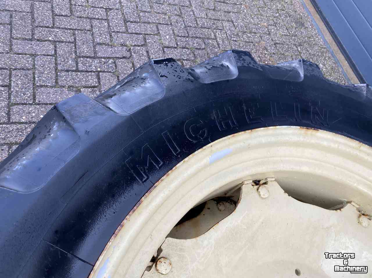 Roues, Pneus, Jantes, Barillets Jumelage Michelin 13.6R38 op 8 gaats velg
