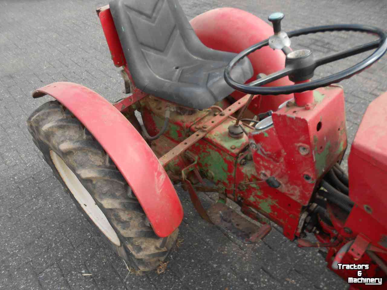 Tracteur pour vignes et vergers Holder a45