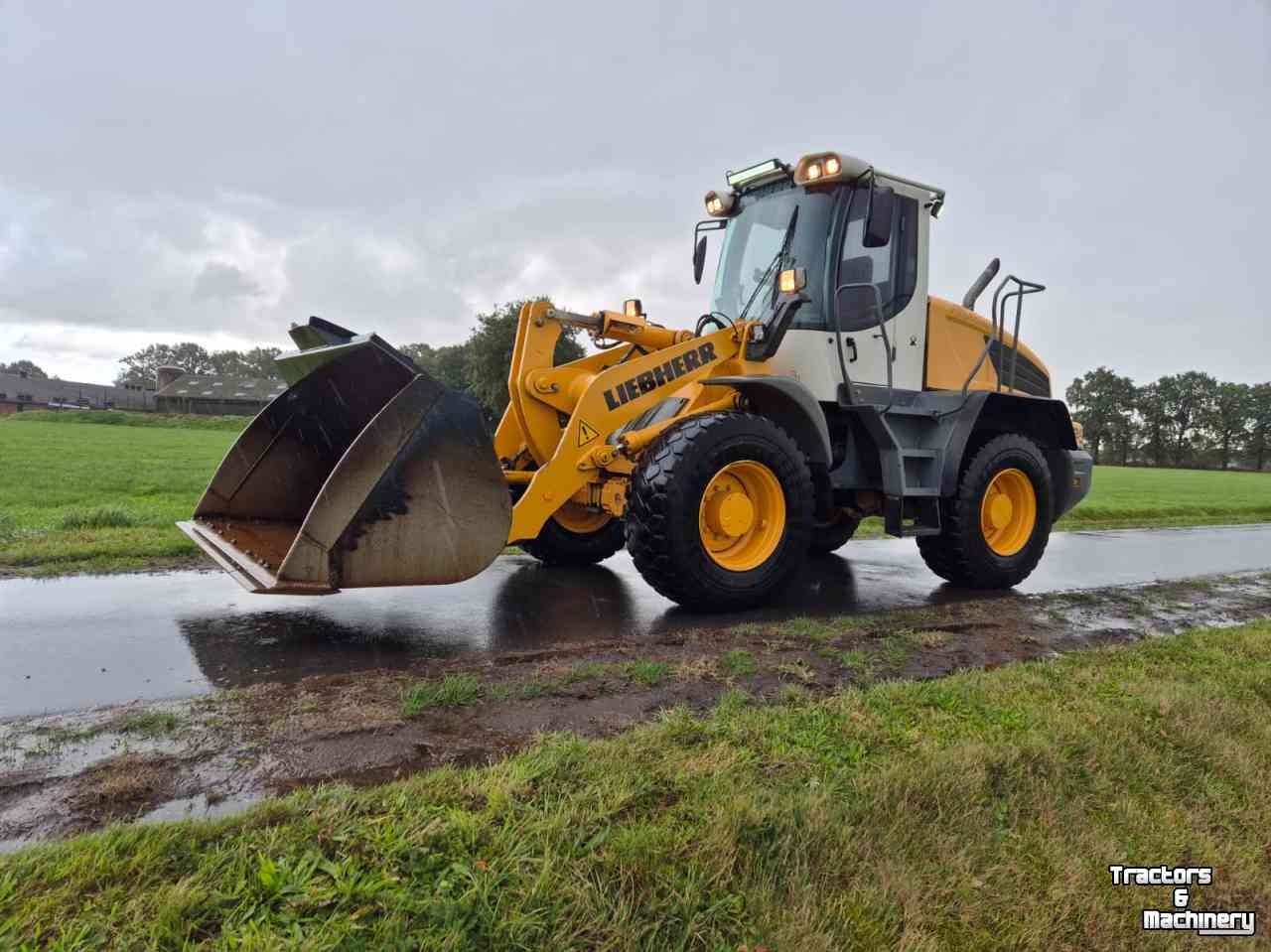 Chargeuse sur pneus Liebherr L 524