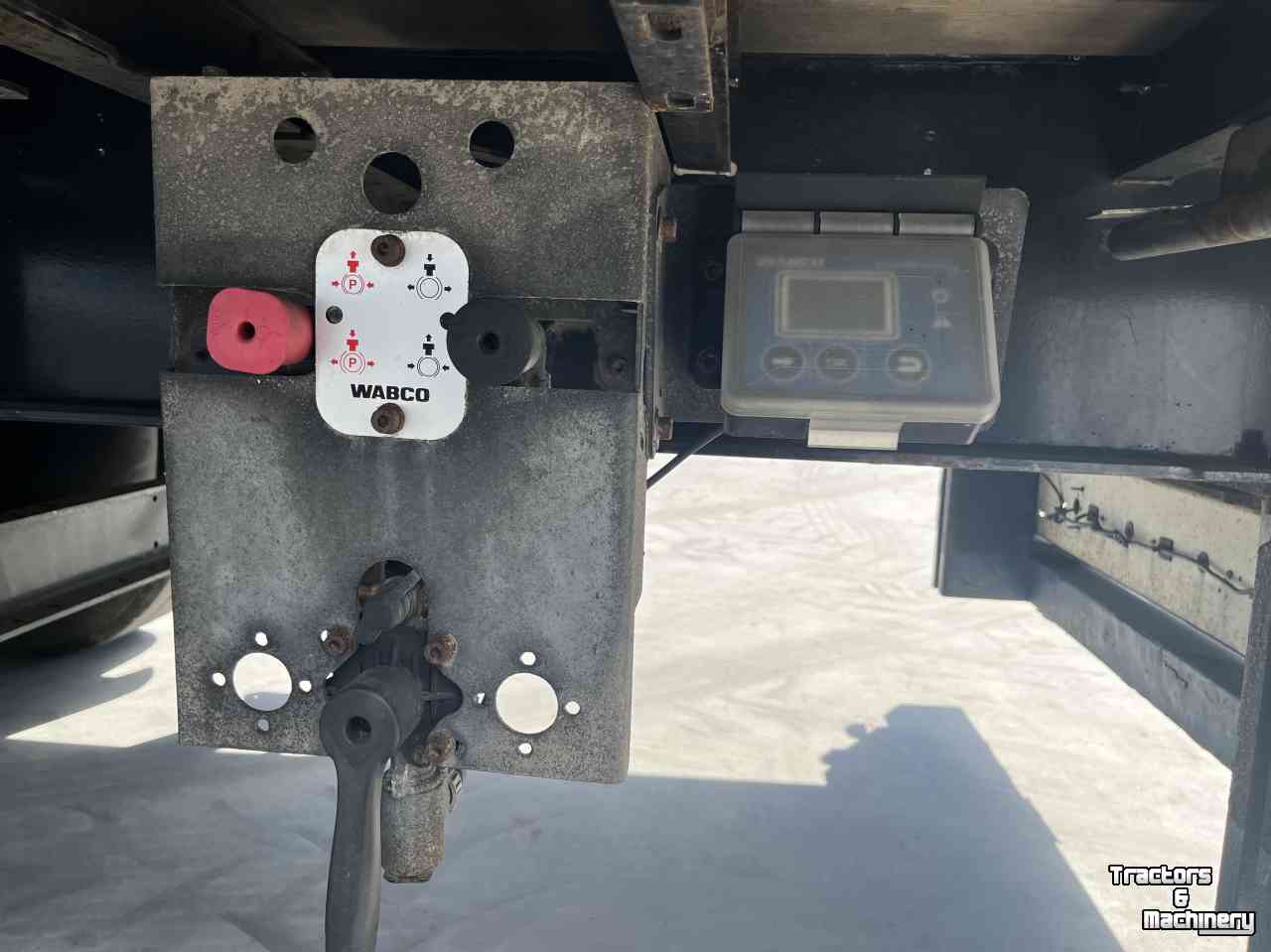 Semi-remorque surbaissé  Hertoghs LZV wipkar