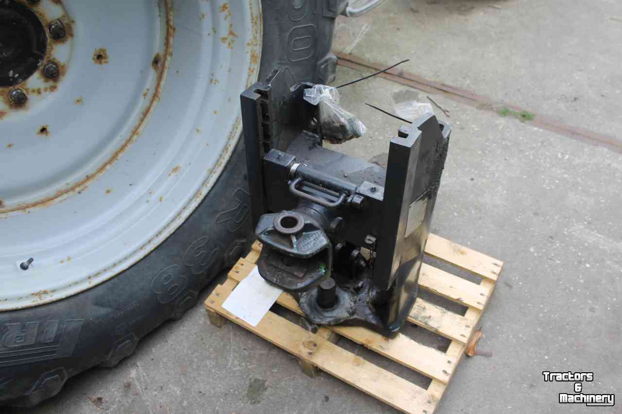 Tracteur Deutz-Fahr Agrotron 150 MK2 schadetrekker 7-liter Deutz motor tractor defect brandschade