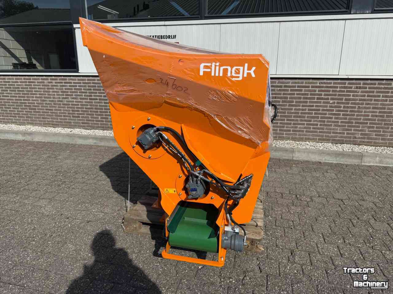 Épandeur de sciure pour des logettes Flingk KSS1500