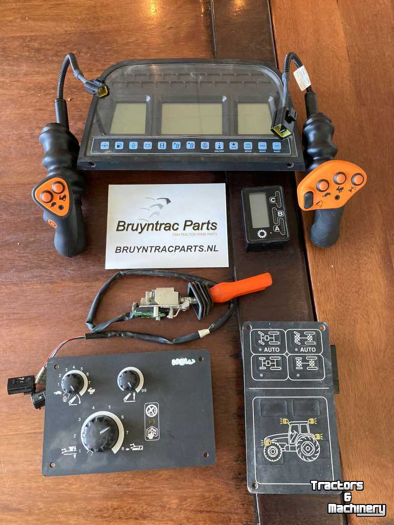 Pièces d‘occasion diverse New Holland Elektronica TM, M en 60 serie