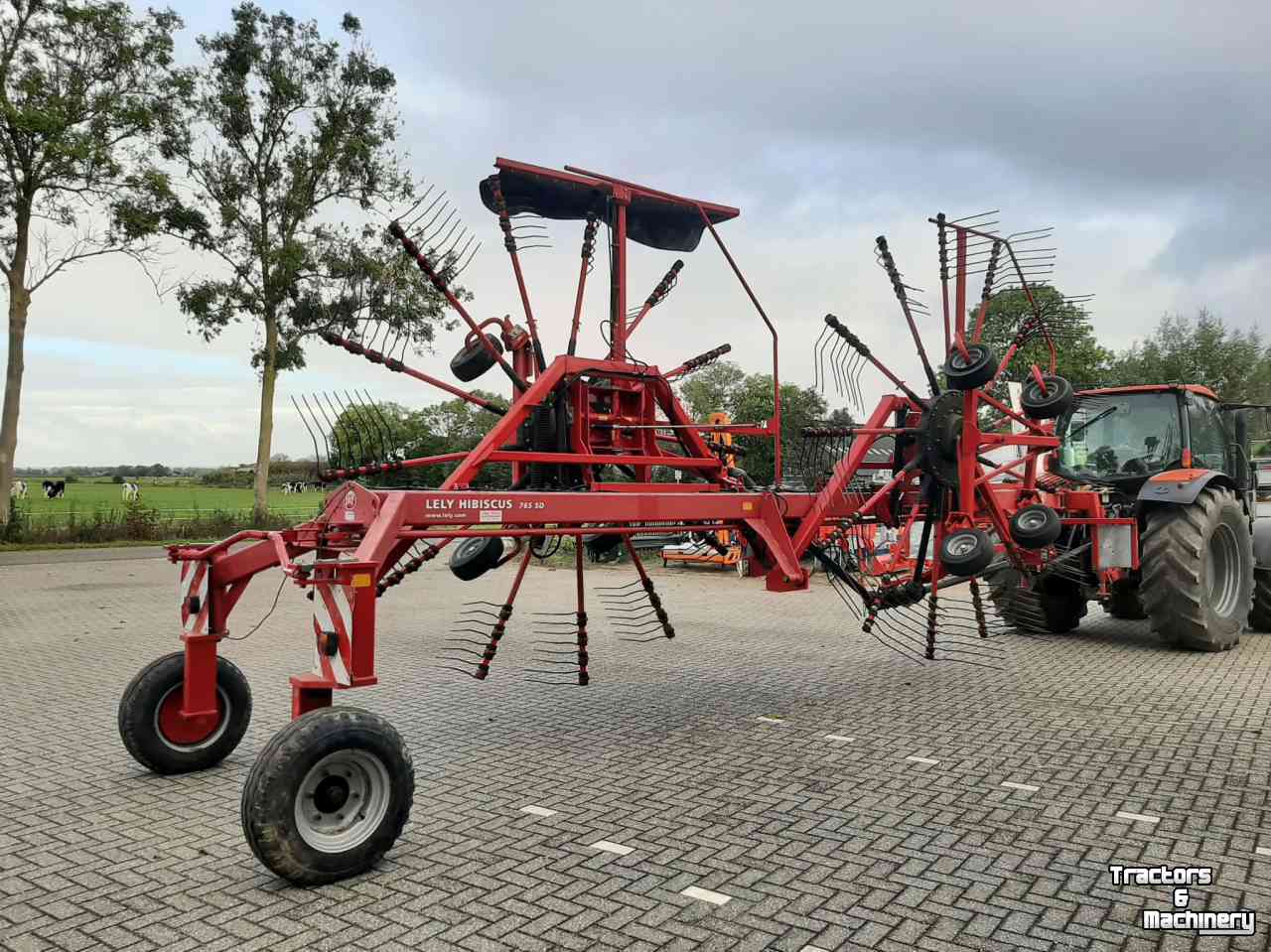 Andaineur Lely Hibiscus 765 SD zij afleg hark