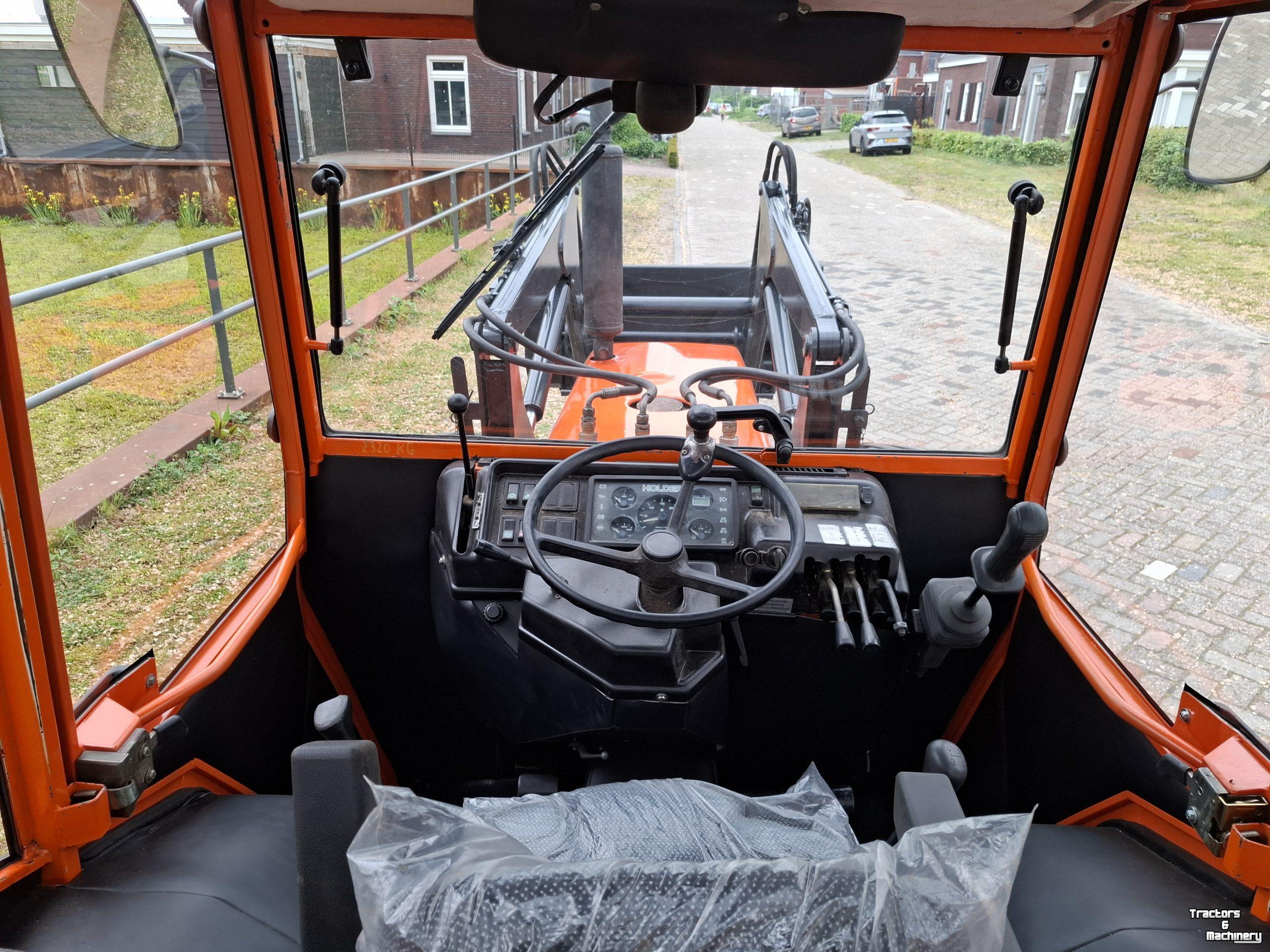 Tracteur pour vignes et vergers Holder 860
