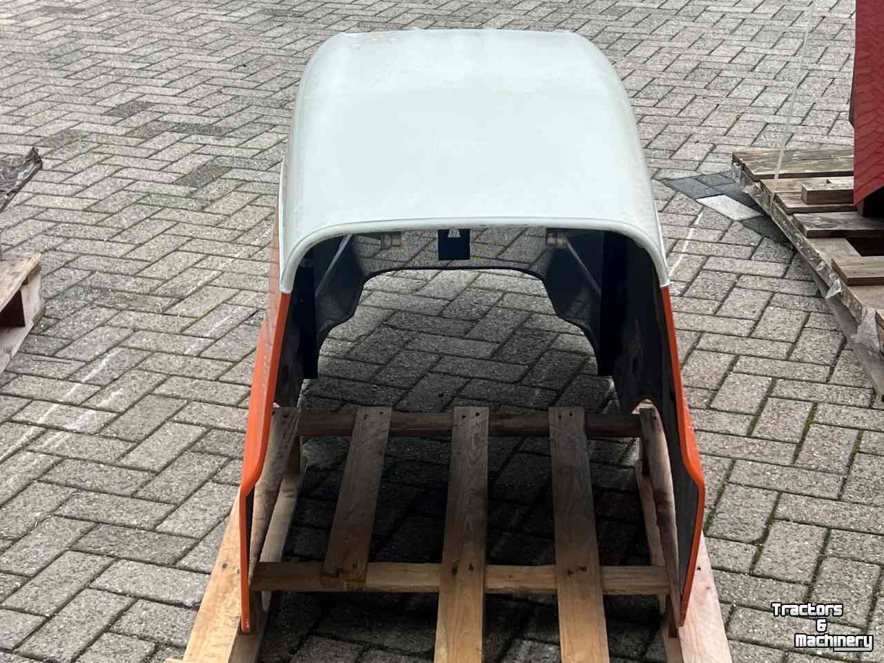Tracteur Steyr Motorkap Steyr 6 cil parts nr:84565132