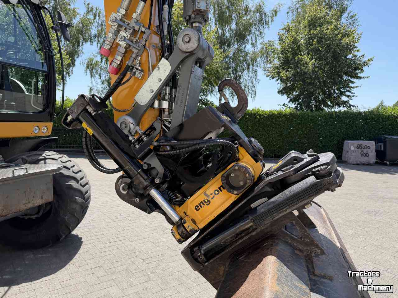 Pelles sur pneus Liebherr A914 met Draaikantelstuk