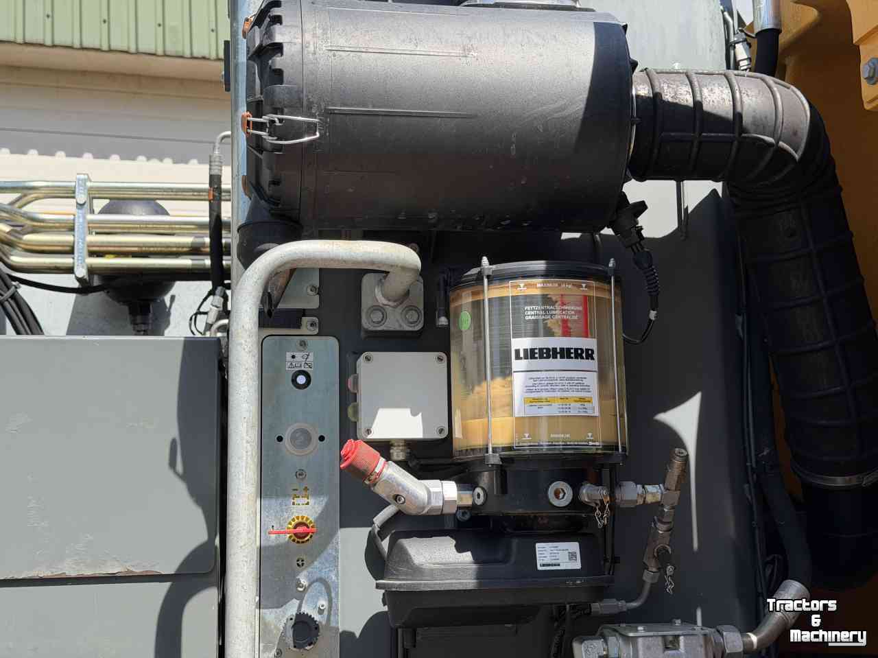 Pelles sur pneus Liebherr A914 met Draaikantelstuk